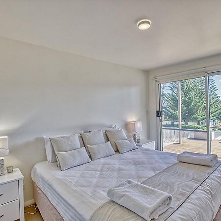 Quarterdeck Apartment Binalong Bay Exterior foto
