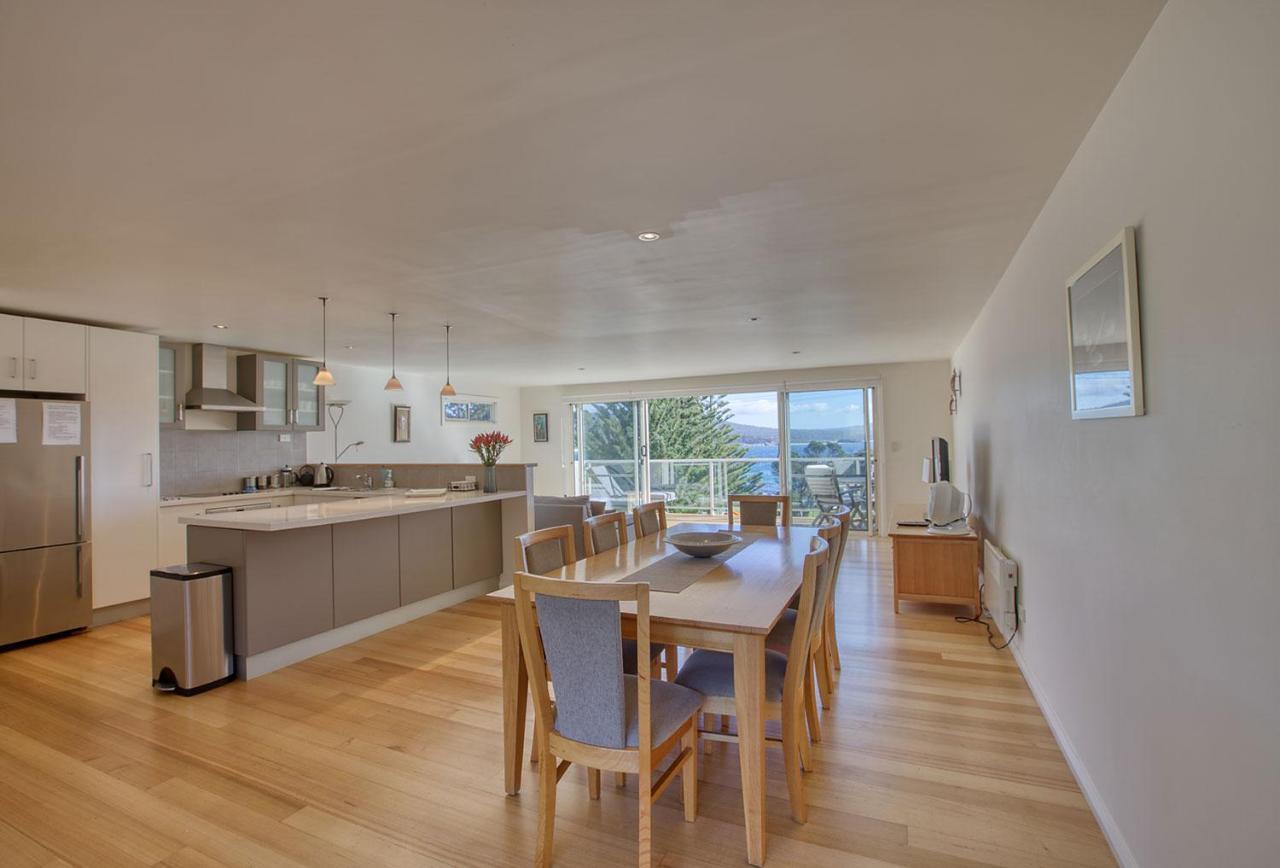 Quarterdeck Apartment Binalong Bay Exterior foto