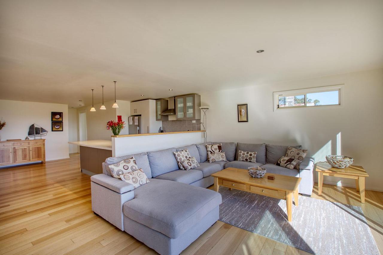Quarterdeck Apartment Binalong Bay Exterior foto
