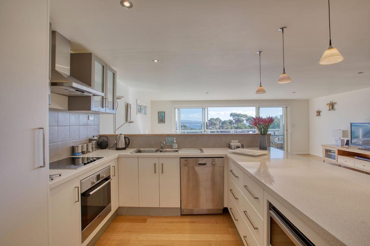Quarterdeck Apartment Binalong Bay Exterior foto